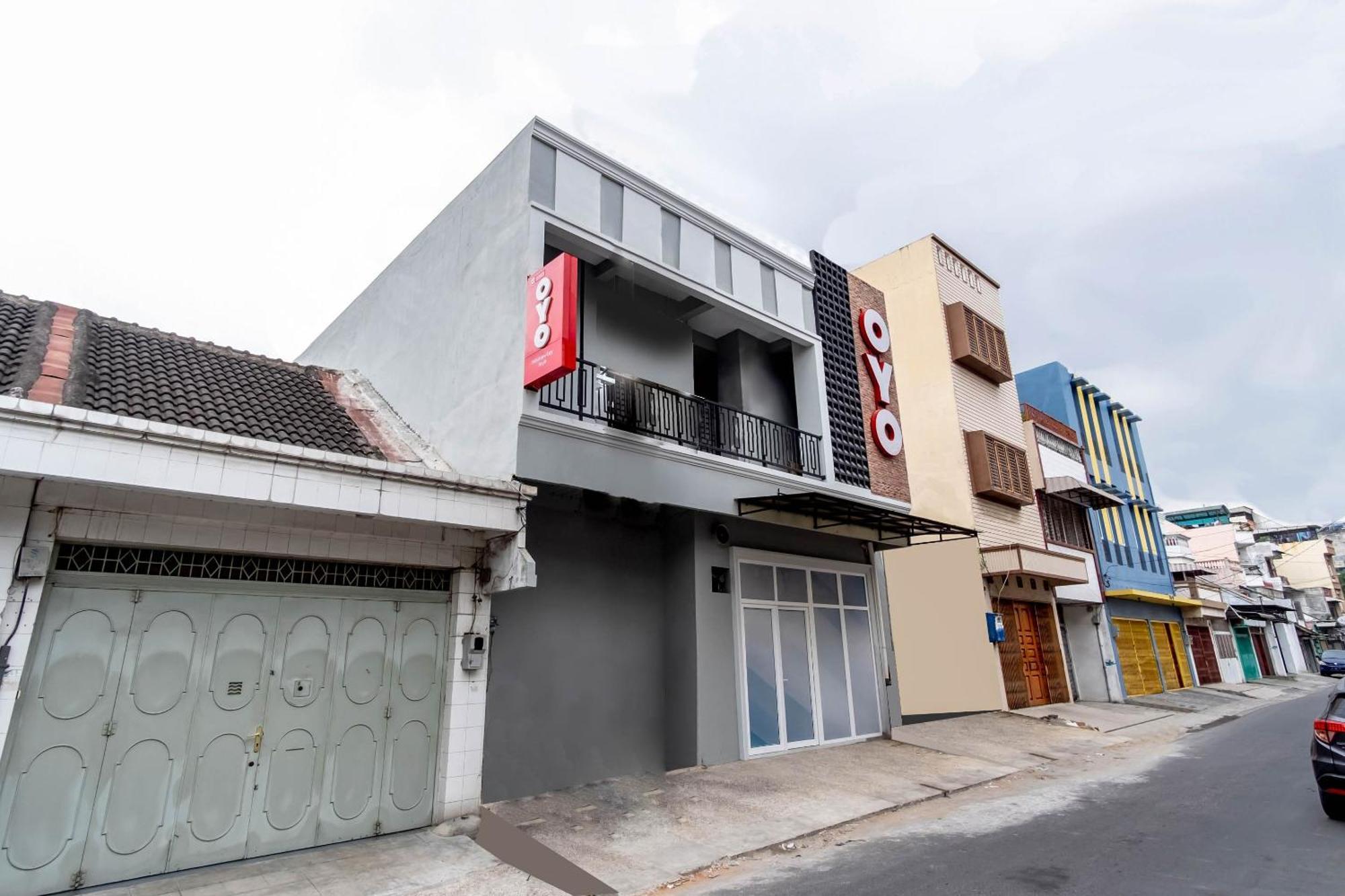 Super Oyo 2345 Homestay Jaya Medan Exterior photo